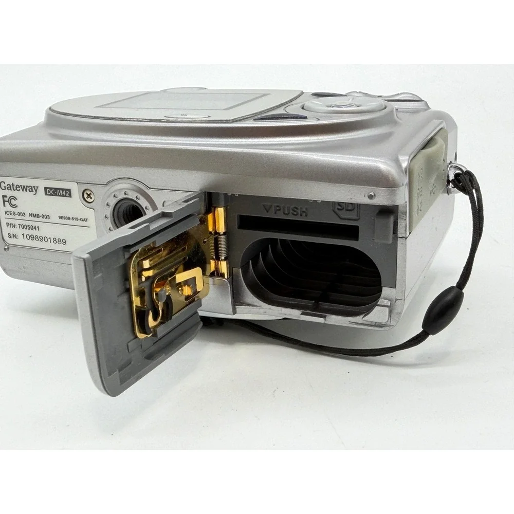 Gateway DC-M42 Digital Camera Silver 4.1MP 3X Optical Zoom Vintage Y2K Digicam